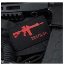 Nášivka so zbraňou M-Tac AR-15 223/5,56 - čierna-červená