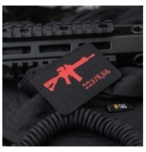 Nášivka so zbraňou M-Tac AR-15 223/5,56 - čierna-červená