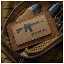 Nášivka so zbraňou M-Tac AR-15 223/5,56 - coyote-čierna