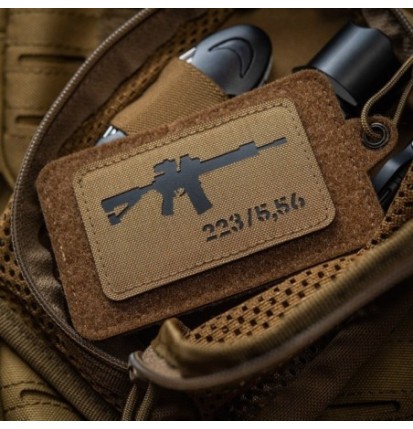 Nášivka so zbraňou M-Tac AR-15 223/5,56 - coyote-čierna